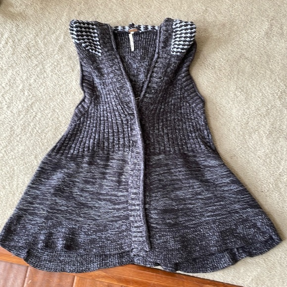 FREE PEOPLE multi color hooded sleeveless sweater vest—S - Picture 3 of 6
